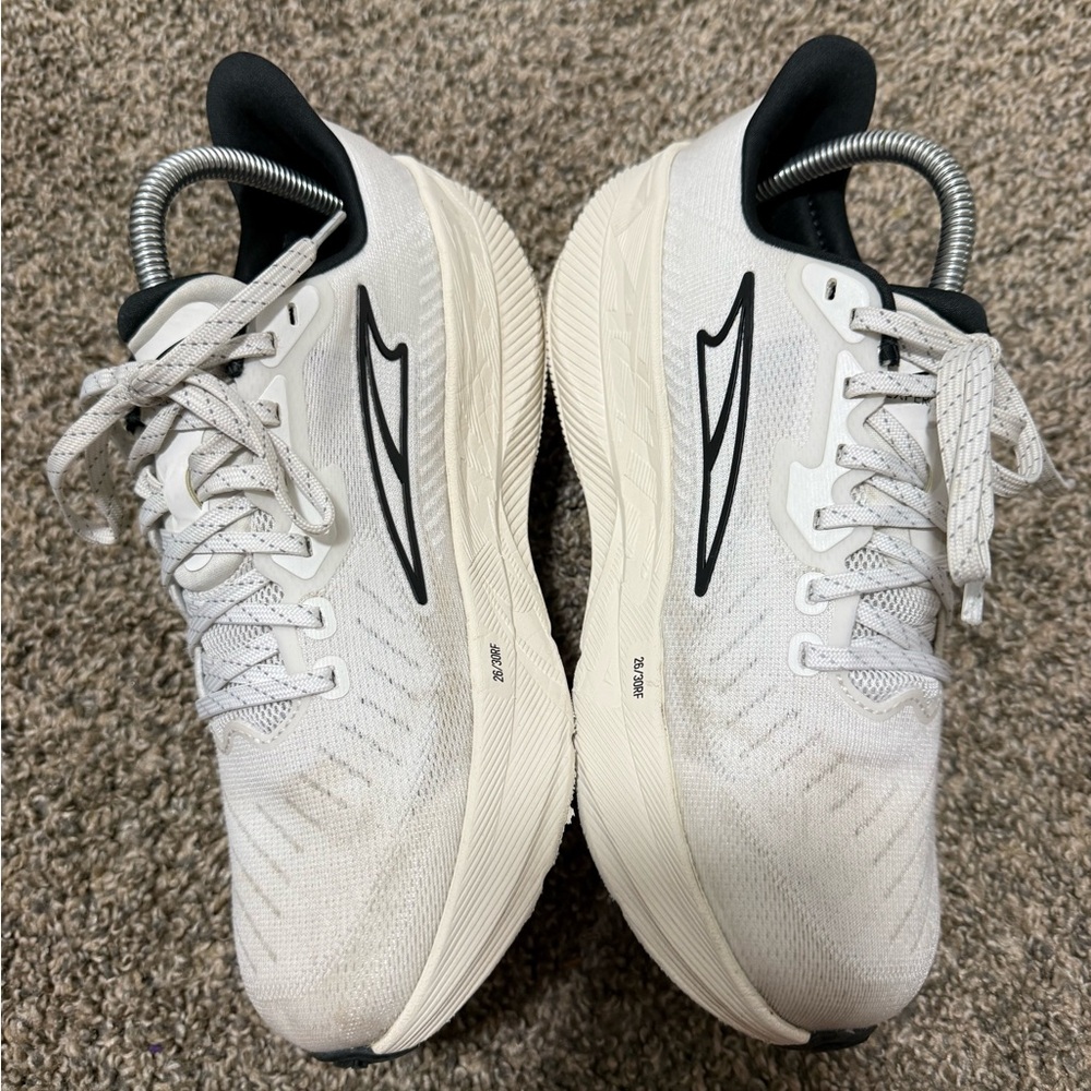 Altra Experience Flow Women's Cream Athletic Shoes - Picture 5 of 11